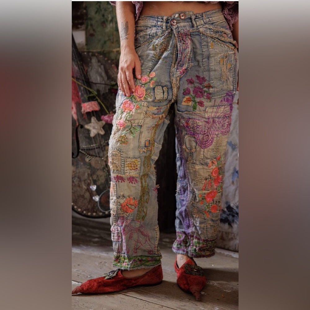 Magnolia Pearl Ladybug Musette Denims
💕RARE FIND 💕SOLD OUT 🐞 - Picture 1 of 9